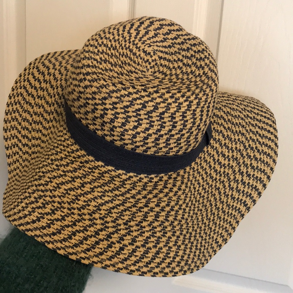 Floppy Staw Hat